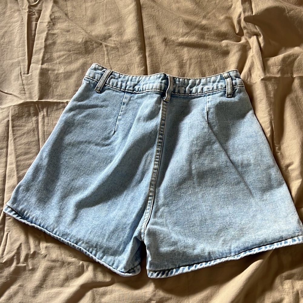 High waisted shorts - Picture 2 of 2